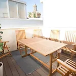 One&Lux Byron Suites